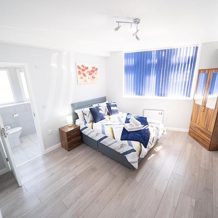 Stylish Studios With Ensuite, Separate Kitchen, And Prime Location In St Helen St Helens  Exterior foto