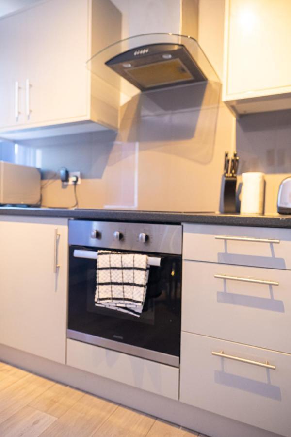 Stylish Studios With Ensuite, Separate Kitchen, And Prime Location In St Helen St Helens  Exterior foto