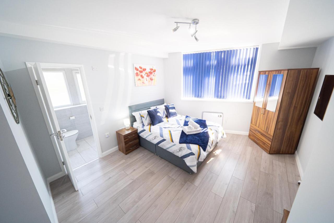 Stylish Studios With Ensuite, Separate Kitchen, And Prime Location In St Helen St Helens  Exterior foto