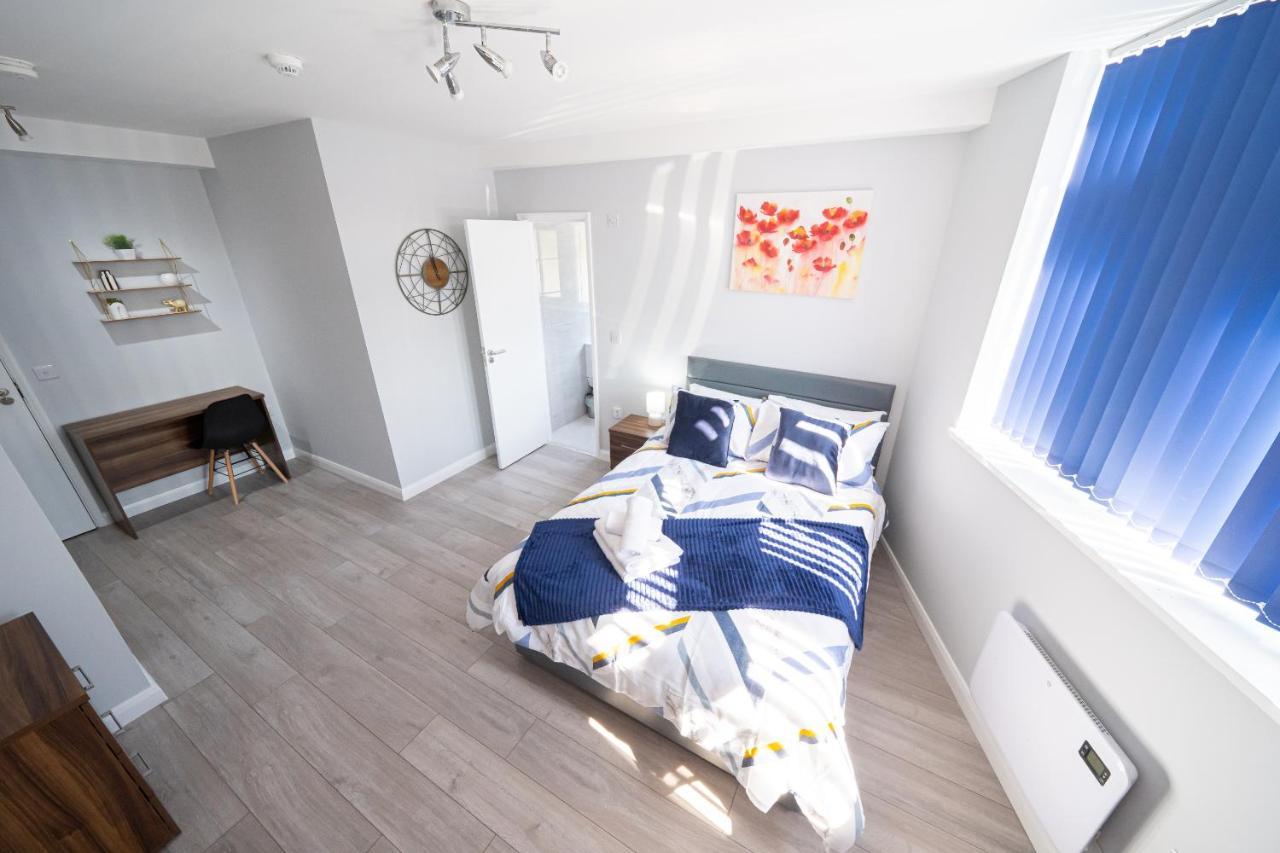 Stylish Studios With Ensuite, Separate Kitchen, And Prime Location In St Helen St Helens  Exterior foto