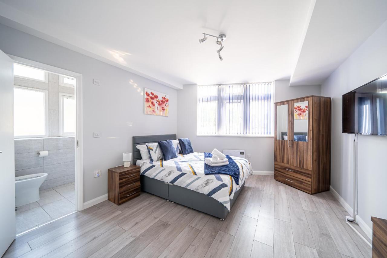 Stylish Studios With Ensuite, Separate Kitchen, And Prime Location In St Helen St Helens  Exterior foto